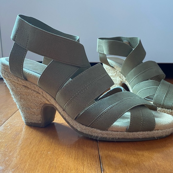 Aerosoles Army Green Espadrilles - Size 8 - Picture 3 of 8